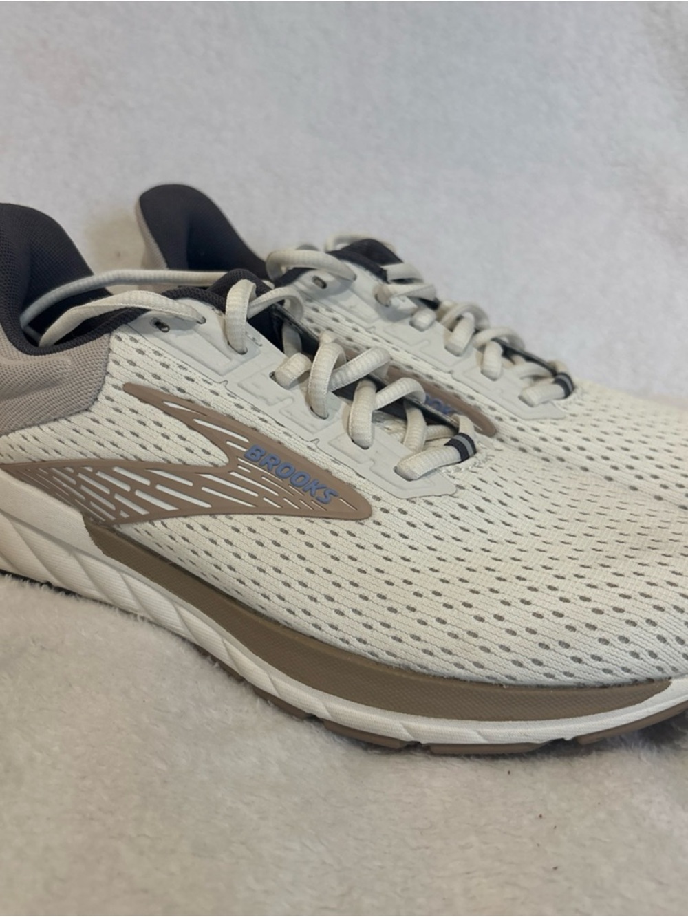 Brooks Women's Anthem 6 Beige Running Shoes Size 9 Medium B  1204031B131